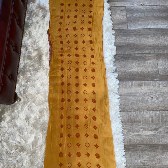 Louis Vuitton Monogram Silk BrownDouble GentlyUsed - Picture 8 of 13